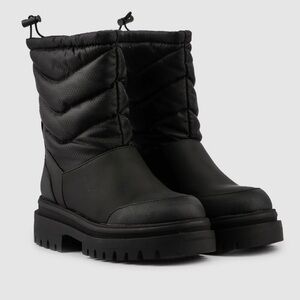 Black Snow Boots